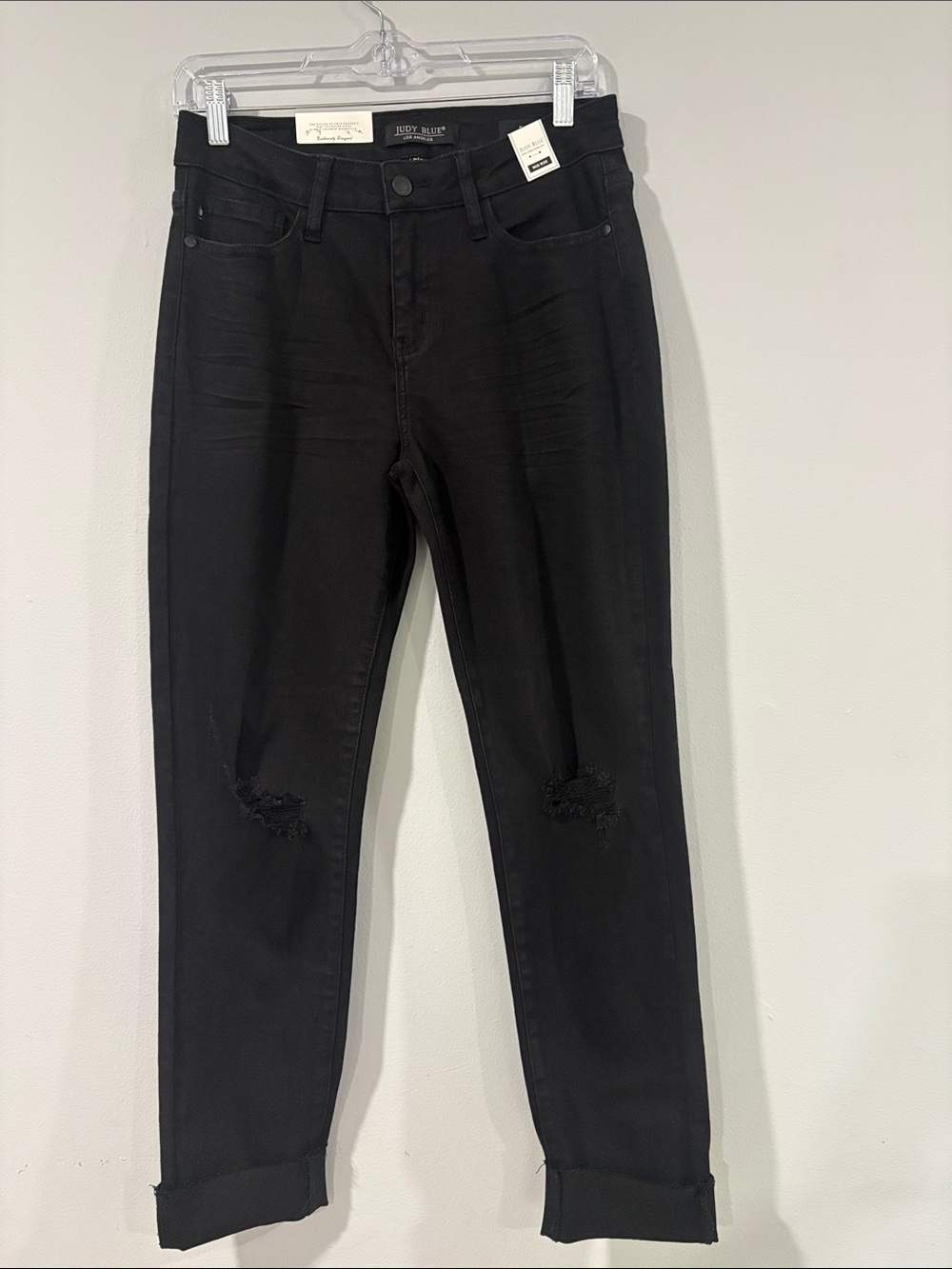 JUDY BLUE BLACK SLIM FIT STRECH JEANS WITH DISTRESSED KNEES SIZE/27